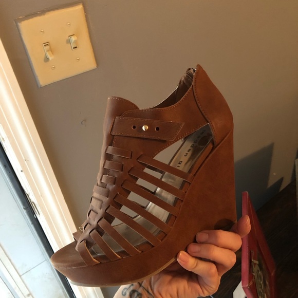 Madden Girl Wedge Heels - Picture 3 of 4